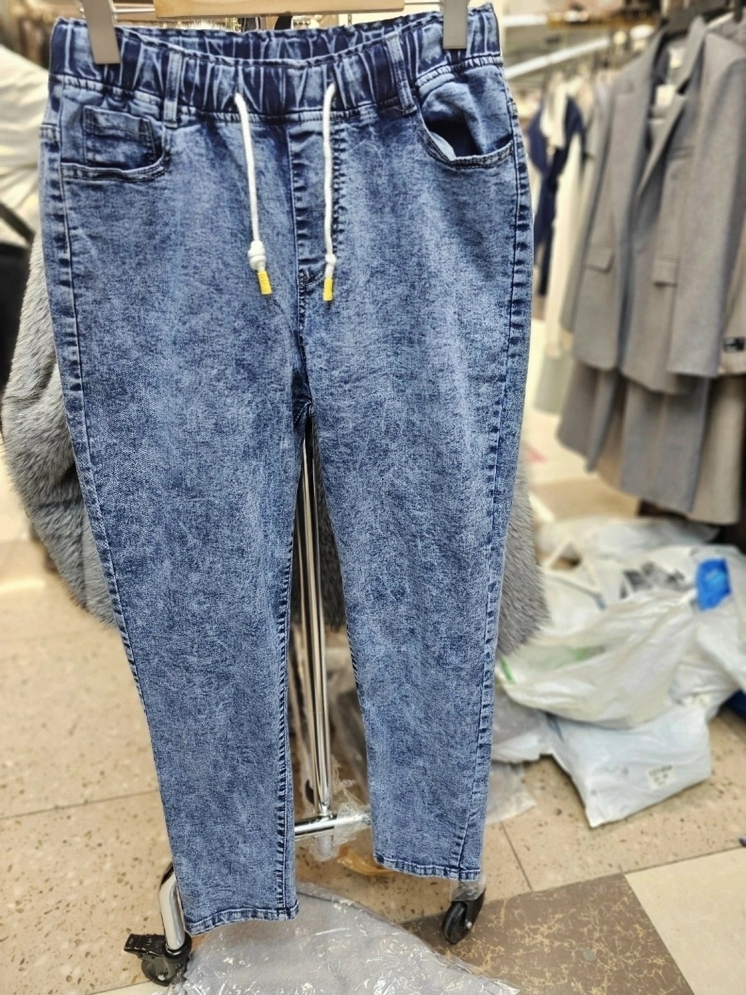 брюки джинсы,женские джинсы,джинсы ,стильные джинсы,джинсы на резинке