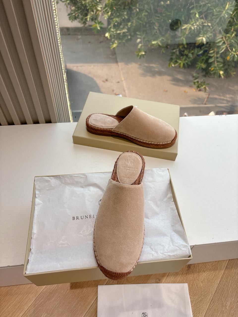 замшевые шлепанцы brunello cucinelli,кожаные шлепанцы brunello cucinelli,,женские шлепанцы,шлепанцы brunello cucinelli