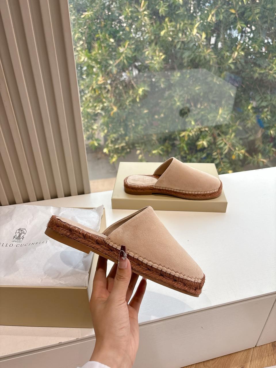 замшевые шлепанцы brunello cucinelli,кожаные шлепанцы brunello cucinelli,,женские шлепанцы,шлепанцы brunello cucinelli