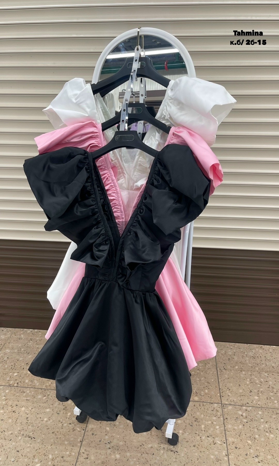 платье,атласное платье,платье с объемными рукавами,атласное платье мини,стильное платье