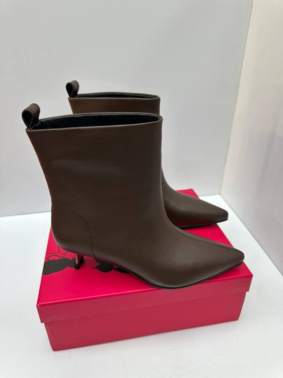 ботильоны женские,,модные ботильоны,женские ботильоны с острым носком,короткие сапоги