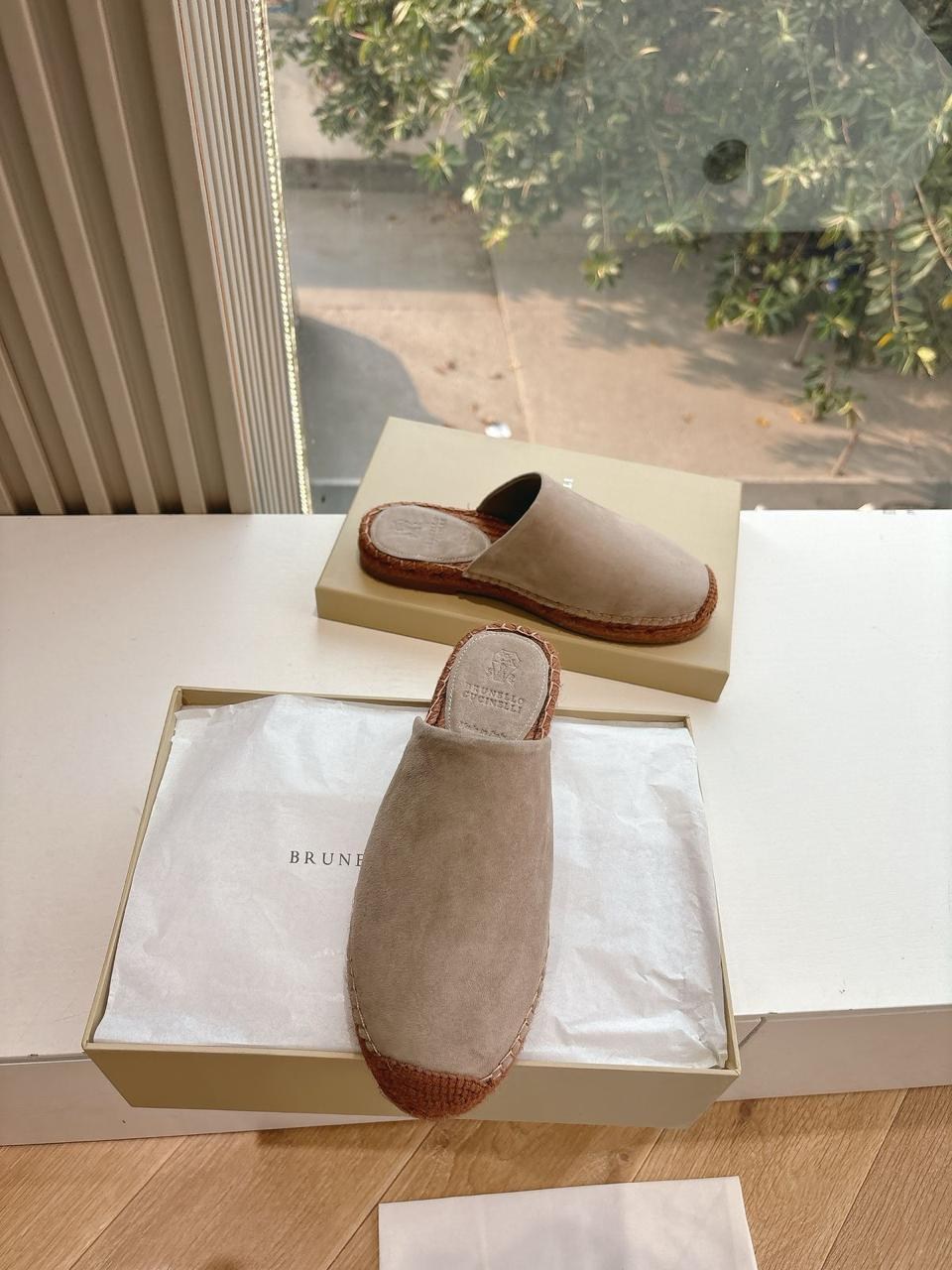 замшевые шлепанцы brunello cucinelli,кожаные шлепанцы brunello cucinelli,женские шлепанцы,,шлепанцы brunello cucinelli