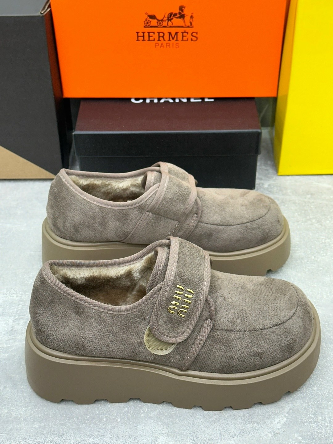 ,кроссовки замшевые,женская ,модная женская ,повседневная