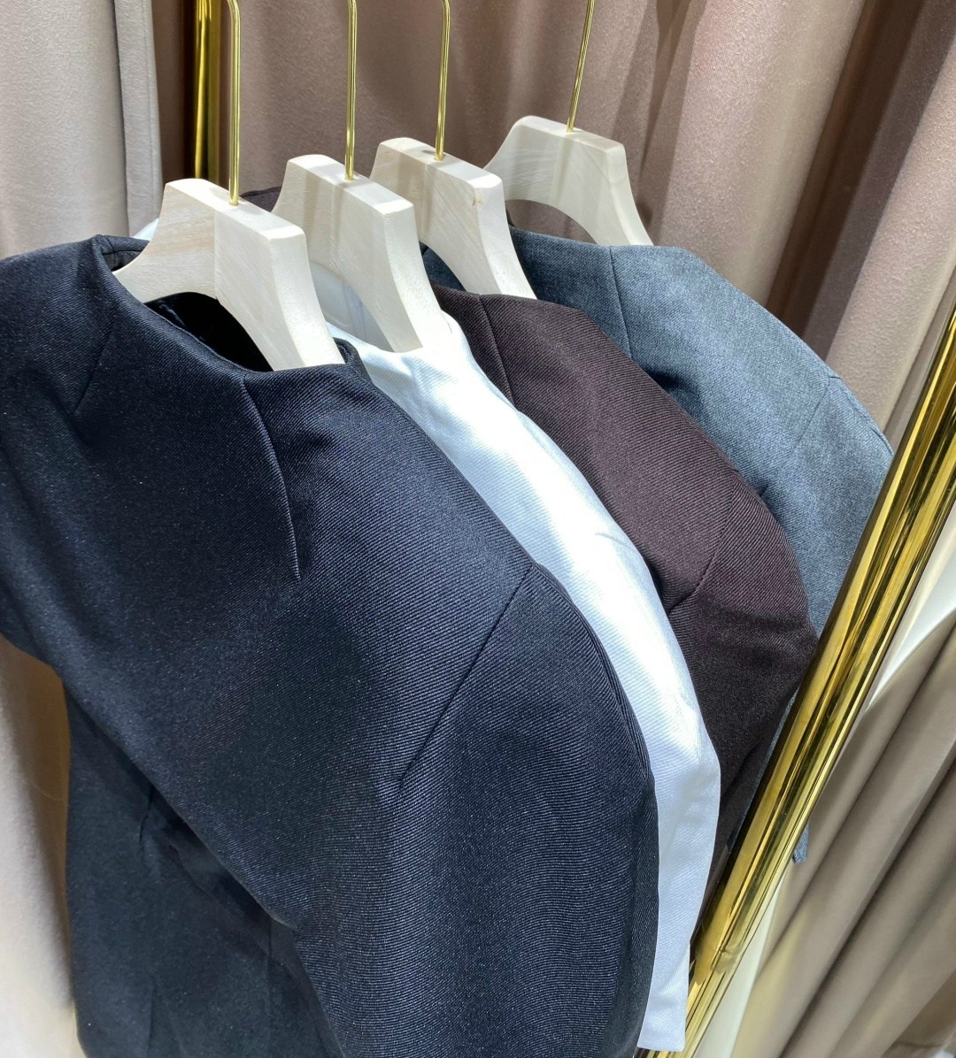 платье прямое,платья мини,модные образы,стильное платье,элегантные пальто