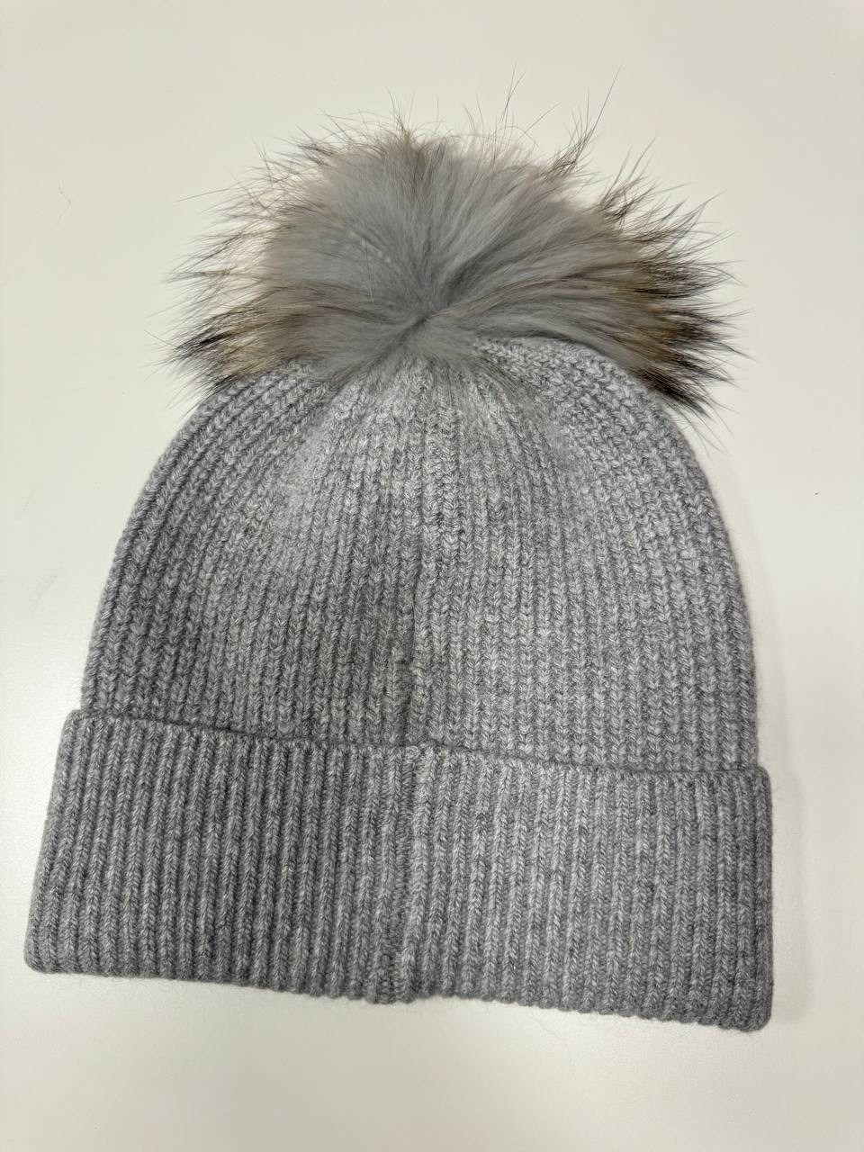 шапка с помпонами,шапка вязаная с помпоном серая,шапка с меховыми помпонами,вязаная шапка,шапка трикотажная