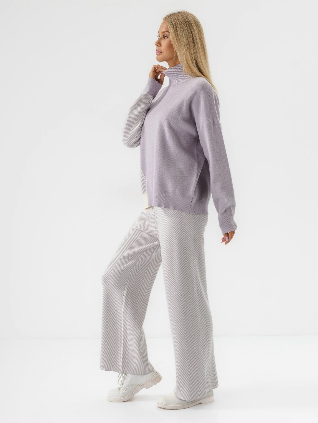 джемпер,трикотажные костюмы,фиолетовый свитер,брюки серые,вязаные костюмы