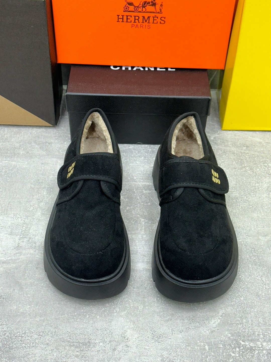 ,кроссовки замшевые,женская ,модная женская ,повседневная