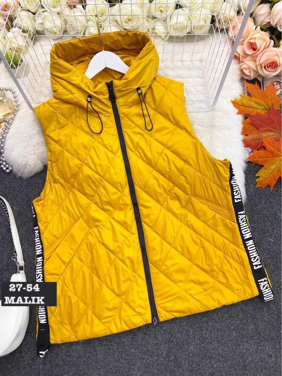 теплый жилет,жилетка женская,красный утепленный жилет,жилет безрукавка,жилет на синтепоне