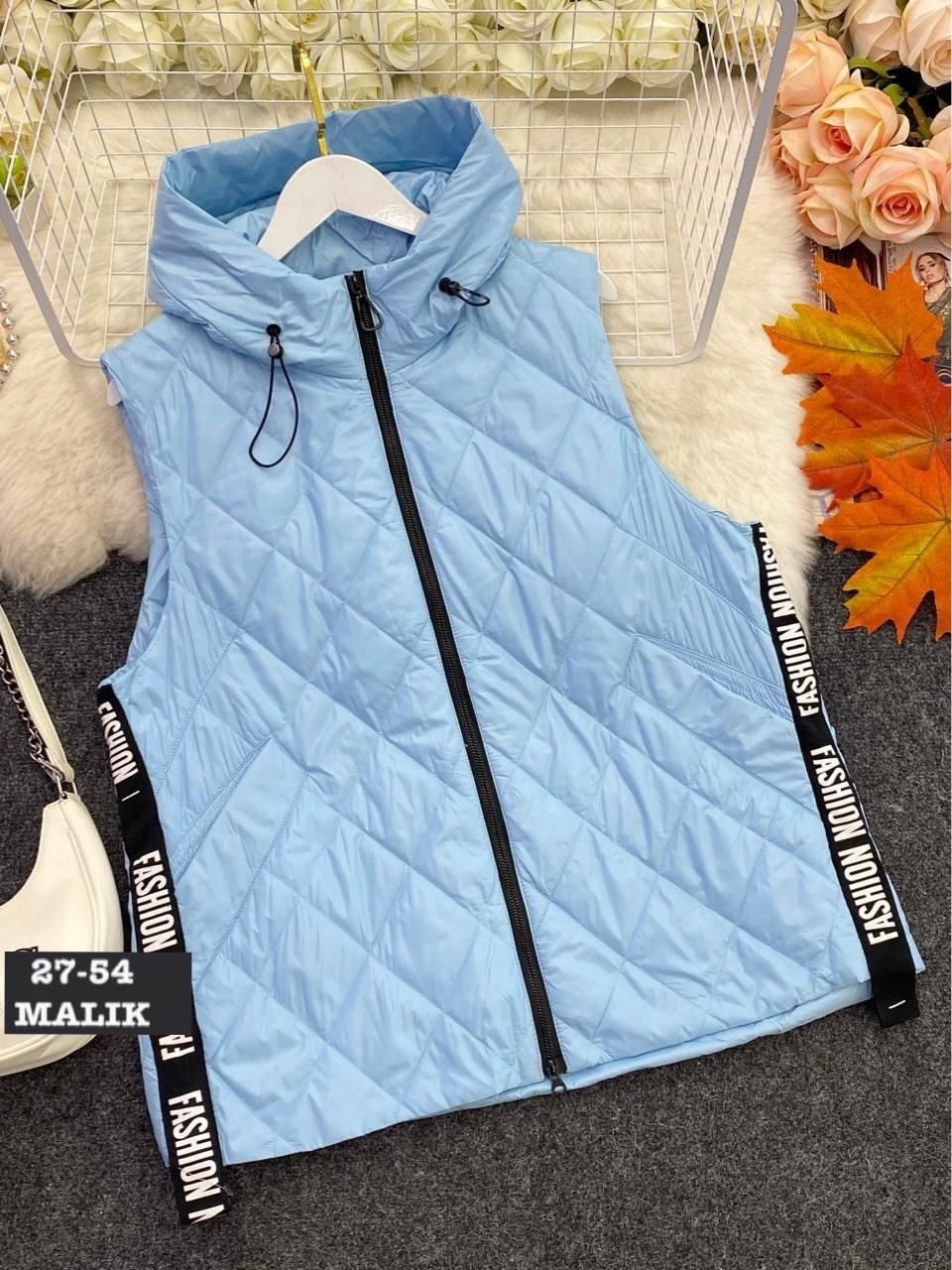 теплый жилет,жилетка женская,красный утепленный жилет,жилет безрукавка,жилет на синтепоне