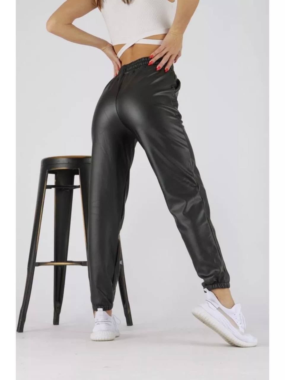 брюки кожаные джоггеры утепленные,джоггеры женские кожаные,брюки кожаные джоггеры,джоггеры из экокожи брюки,брюки джоггеры кожаные raifa