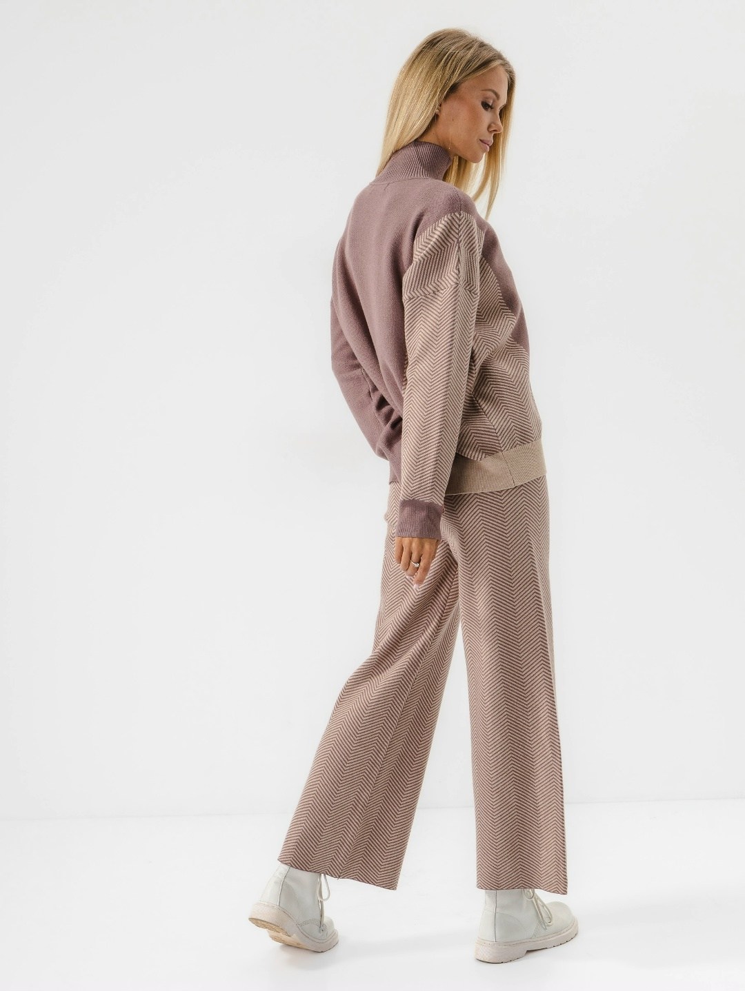 бежевый джемпер,костюм трикотажный,костюм с брюками,джемпер женские,вязаные костюмы