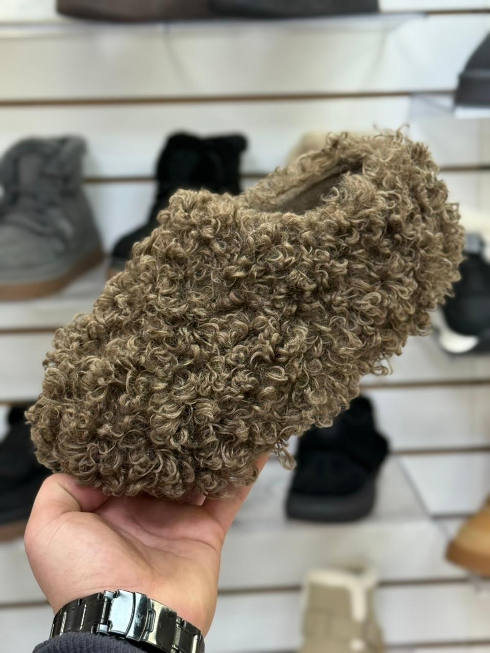 тапочки меховые,меховые домашние тапочки,,модные тапочки,меховая