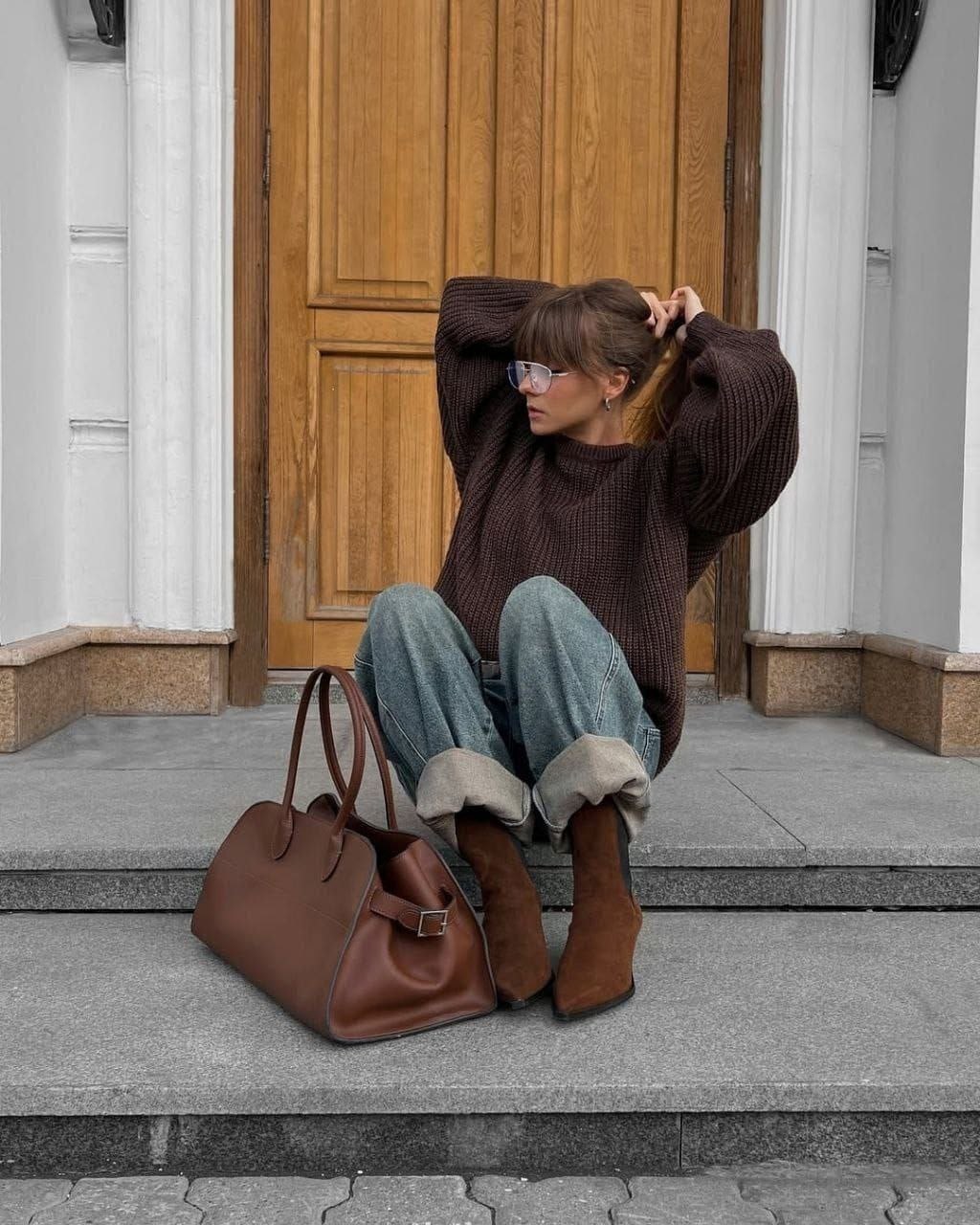 коричневый свитер,женский свитер оверсайз,образ со свитером,мода стиль