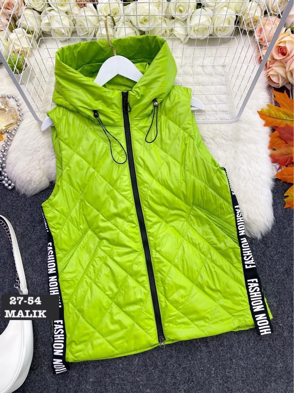 теплый жилет,жилетка женская,красный утепленный жилет,жилет безрукавка,жилет на синтепоне