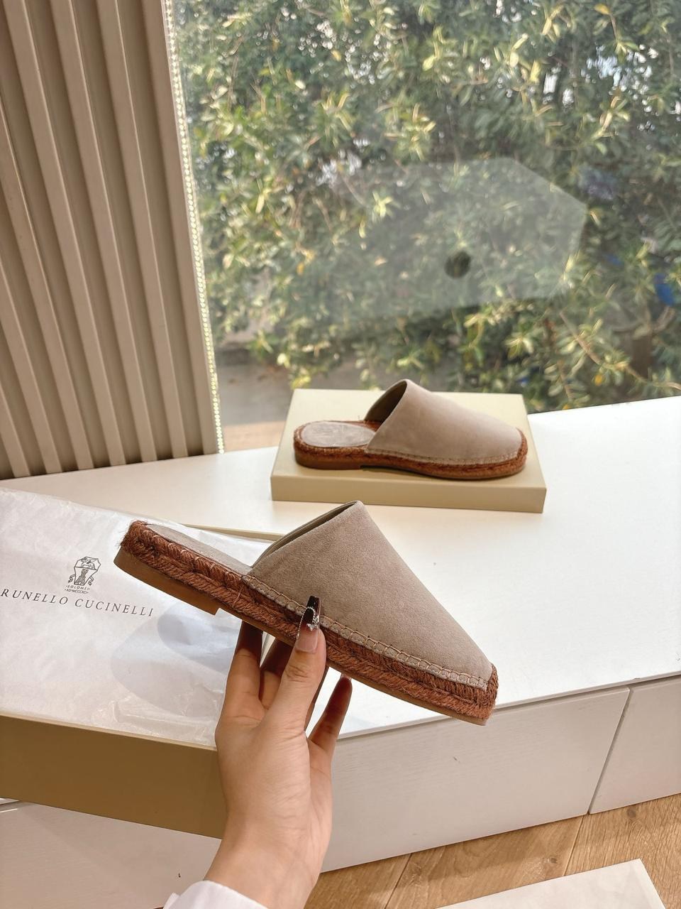 замшевые шлепанцы brunello cucinelli,кожаные шлепанцы brunello cucinelli,женские шлепанцы,,шлепанцы brunello cucinelli