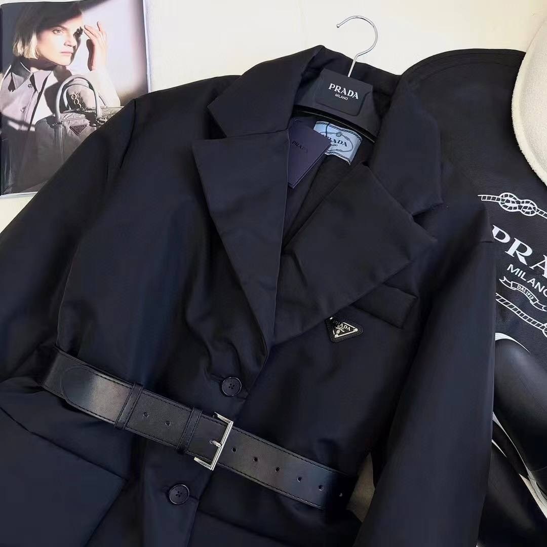 пуховик prada,пальто prada,прада куртка,куртка с поясом,куртка прада женская черная с поясом