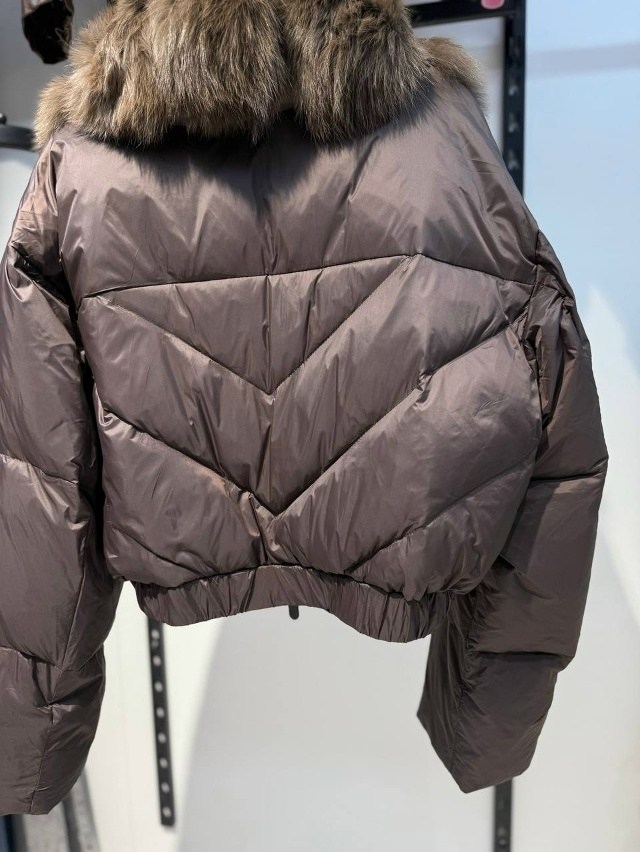 женский пуховик с меховым воротником,куртка пуховик с натуральным мехом,зимняя куртка пуховик,пуховики с мехом,пуховики с натуральным мехом