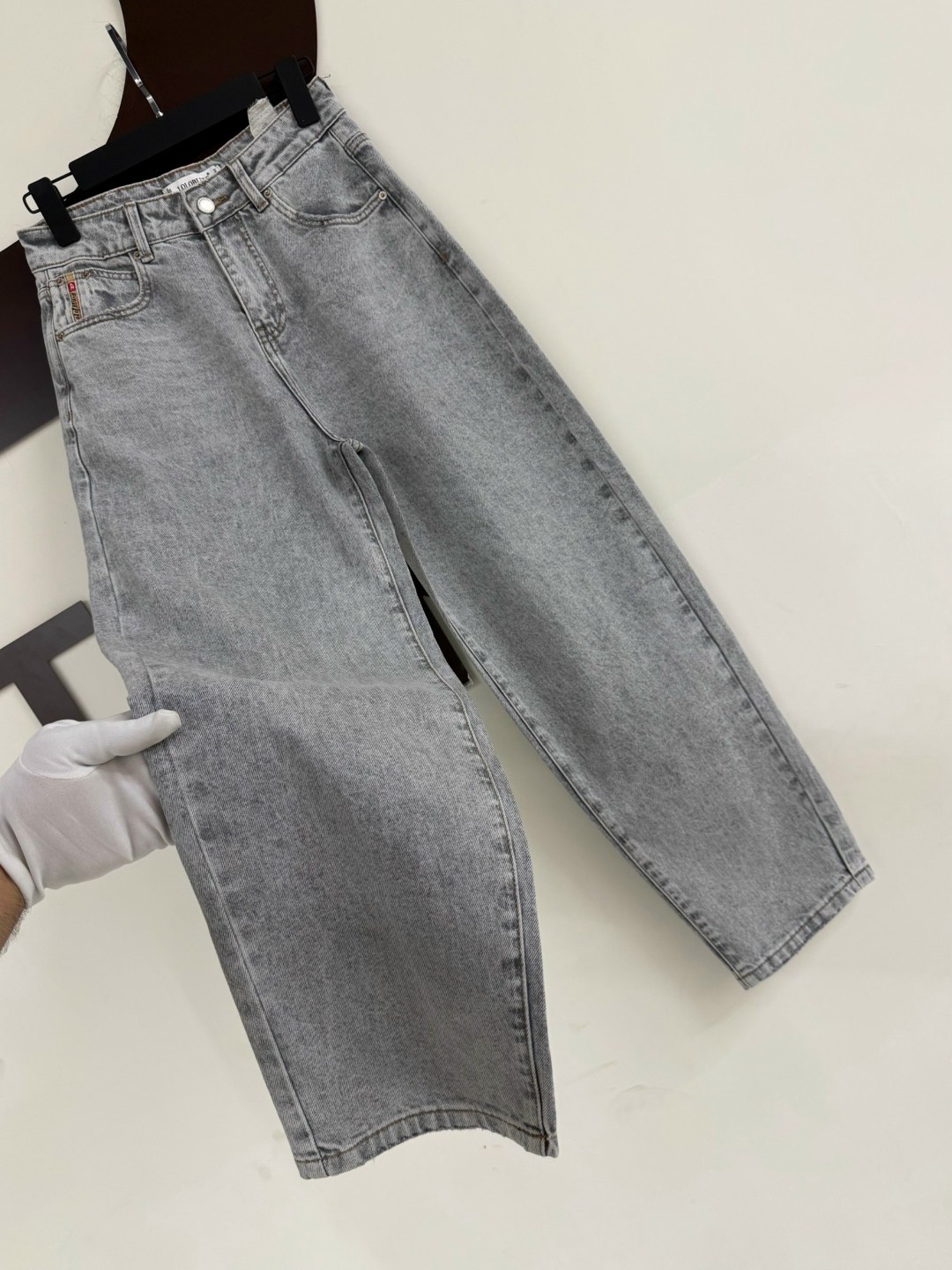 джинсы модные,женские джинсы,джинсы мом,широкие джинсы,джинсы серый