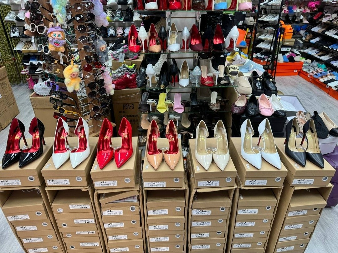 ,женская ,обуви,модная ,много обуви