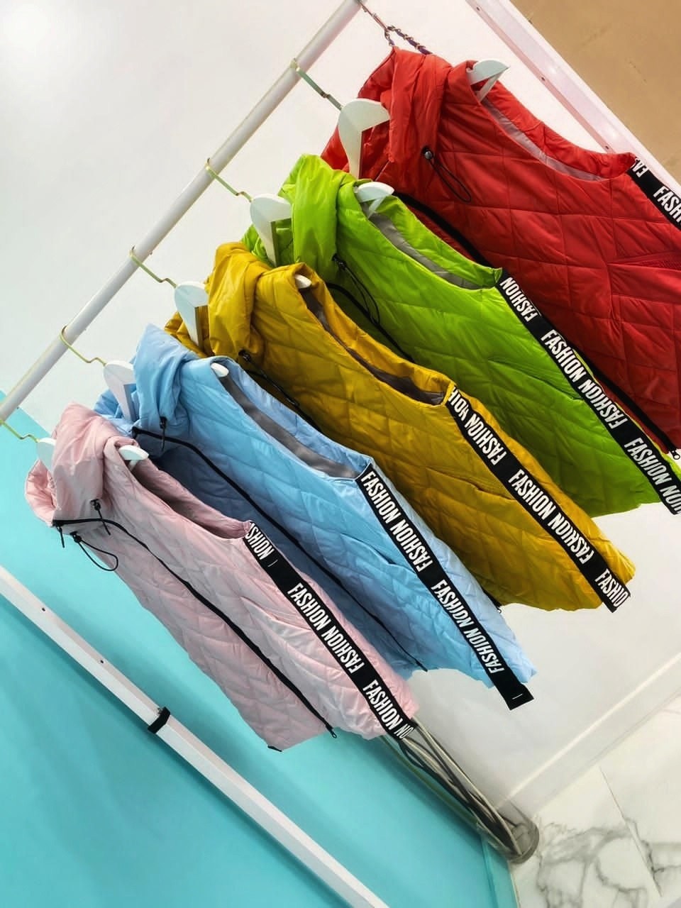 желтый жилет женский,жилет женский,жилет теплый,жилет с капюшоном,жилет двусторонний