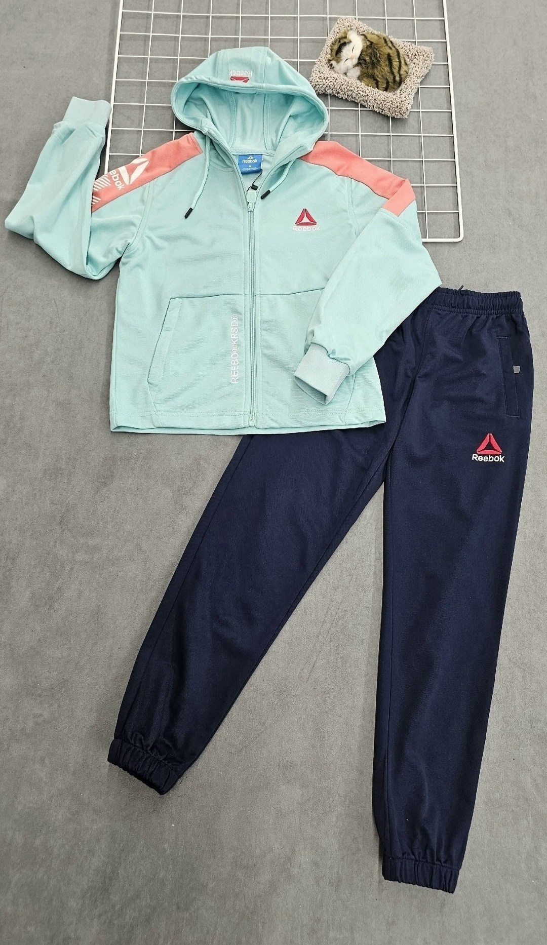 женские толстовки reebok,худи reebok,флисовые куртки,толстовка с капюшоном reebok,женские худи reebok