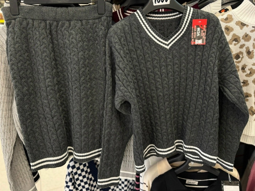 свитер,серый джемпер,трикотажные костюмы,вязаные костюмы,джемпер