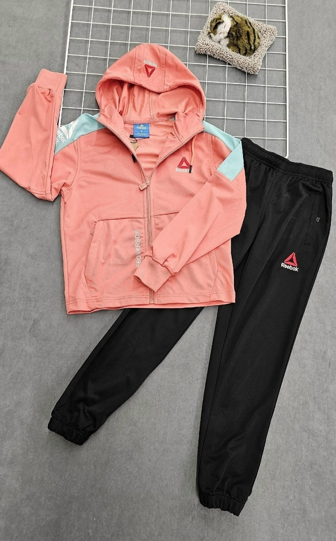 женские толстовки reebok,худи reebok,флисовые куртки,толстовка с капюшоном reebok,женские худи reebok