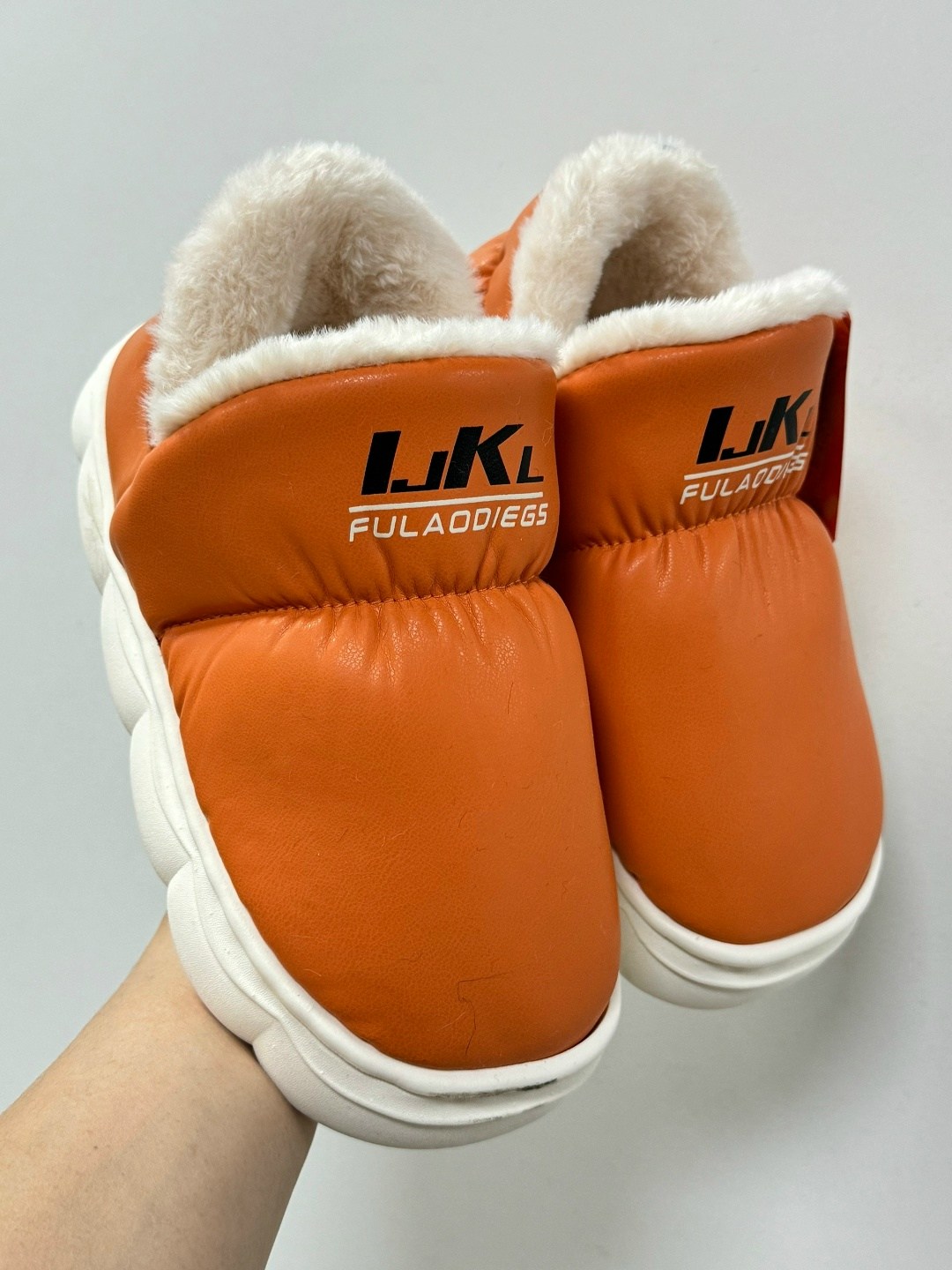 ,тапочки теплые,зимние тапочки,тапки дутики,угги женские