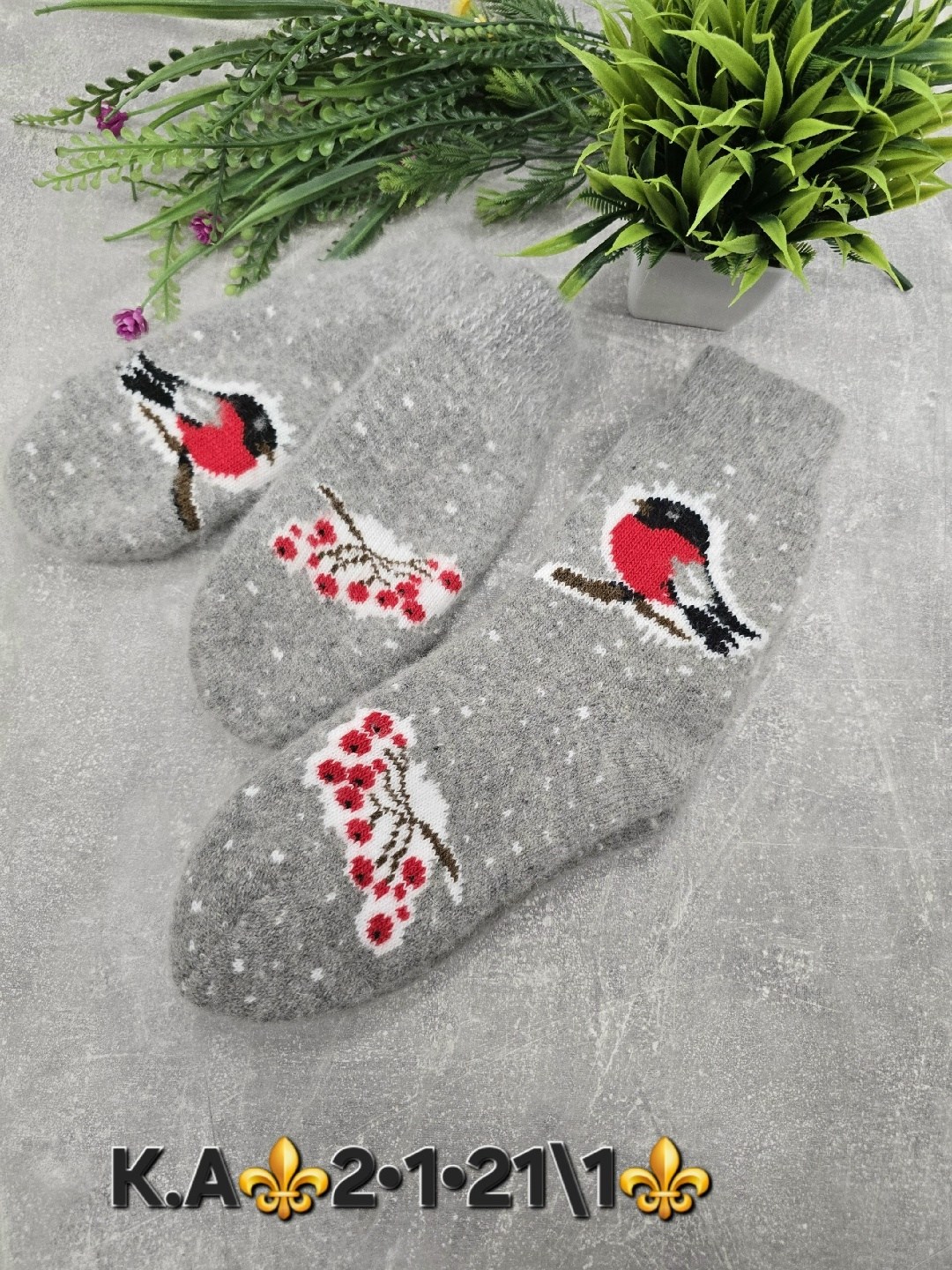 варежки со снегирем,шерстяные варежки снегири,носки со снегирями,белые женские варежки со снегирями - 305.162,носки шерстяные снегири