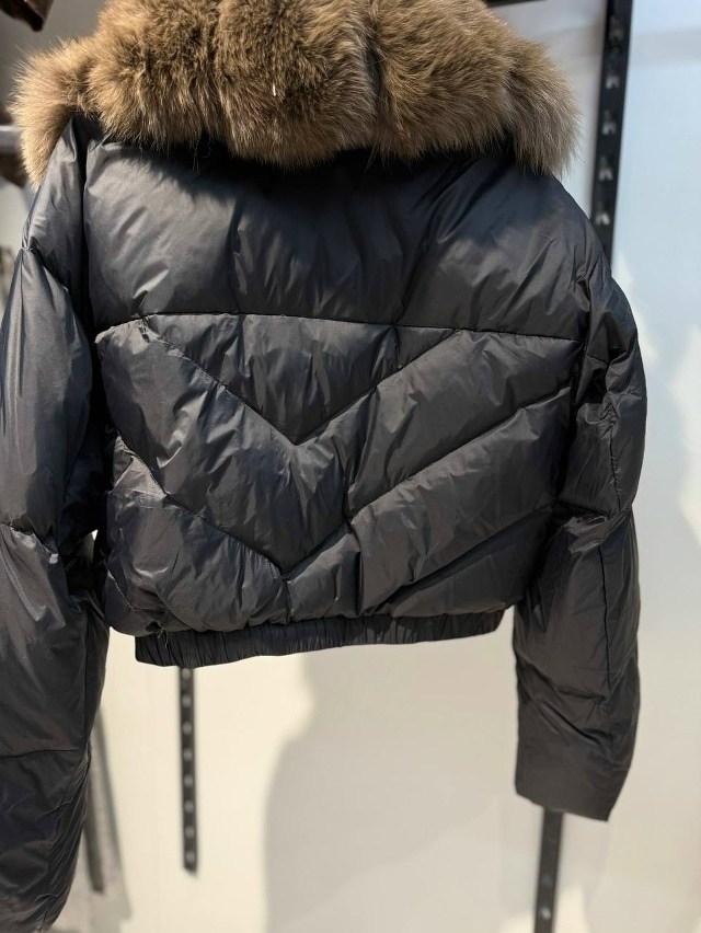 женский пуховик с меховым воротником,куртка пуховик с натуральным мехом,зимняя куртка пуховик,пуховики с мехом,пуховики с натуральным мехом