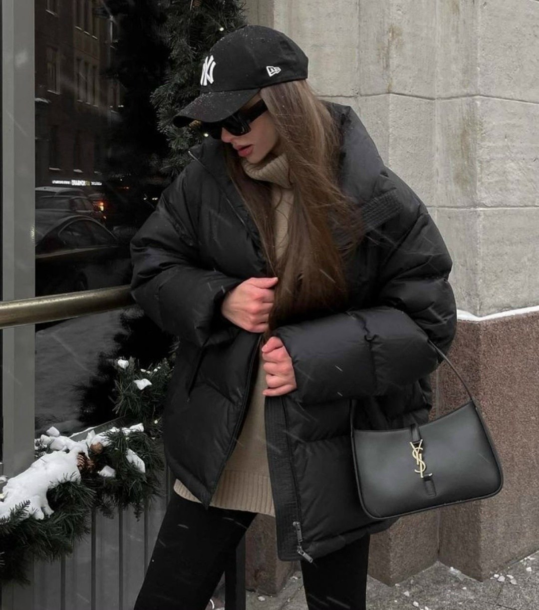 стильные пуховики,зимние образы с пуховиками,пуховик оверсайз,зимняя куртка оверсайз,объемный пуховик