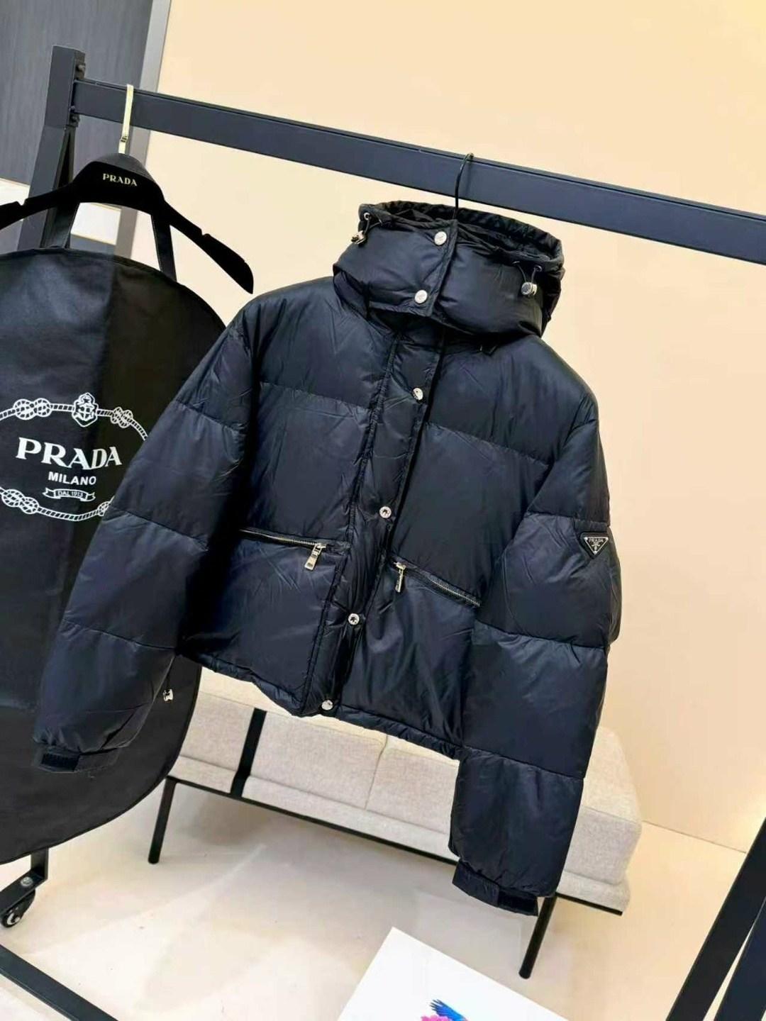 пуховик prada,пуховик prada женский,модные пуховики,женский пуховик,пуховик для женщин