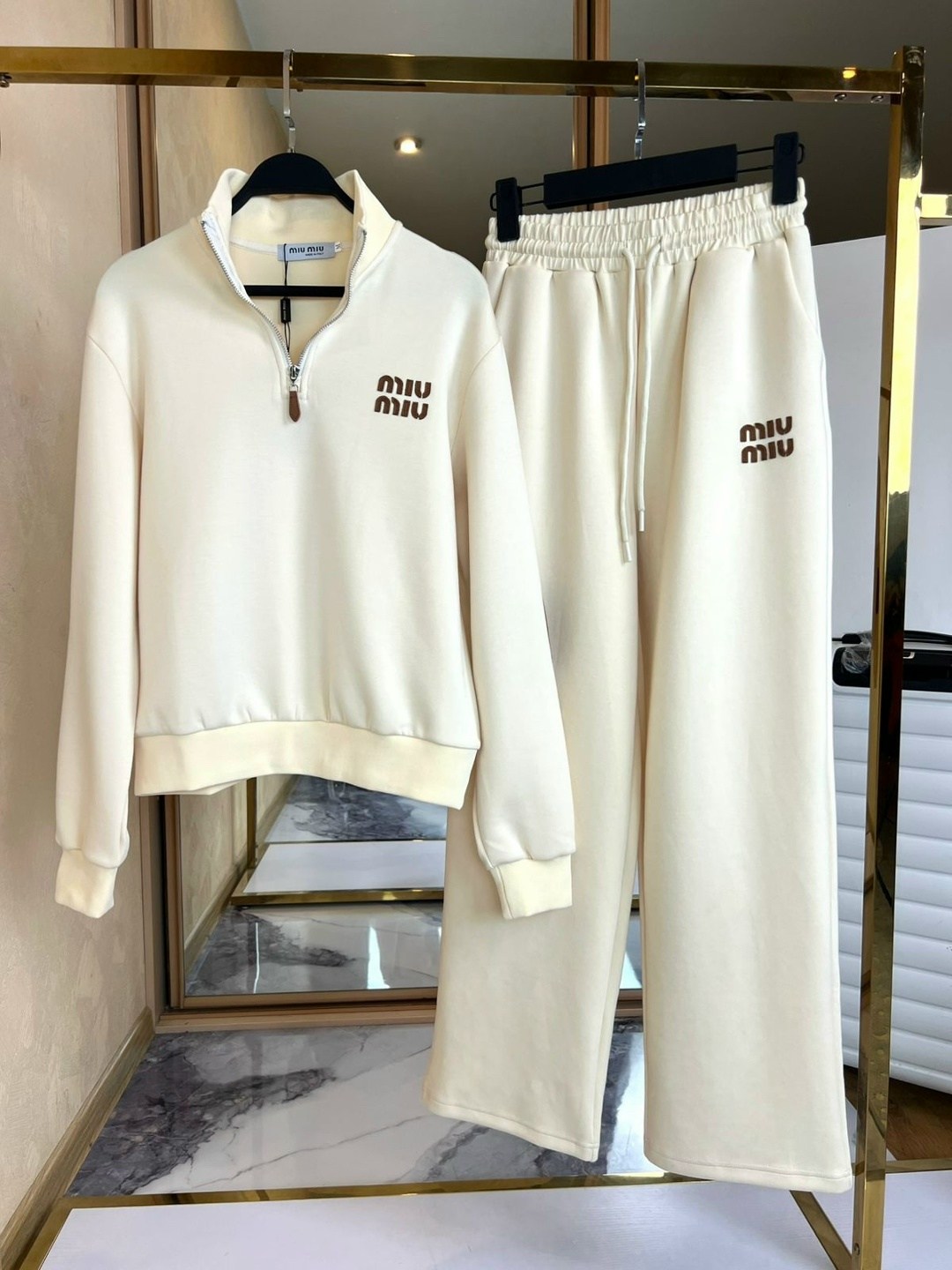 костюм miu miu,спортивные костюмы,костюм спортивный miu miu,женский спортивный костюм,комплект одежды miu miu