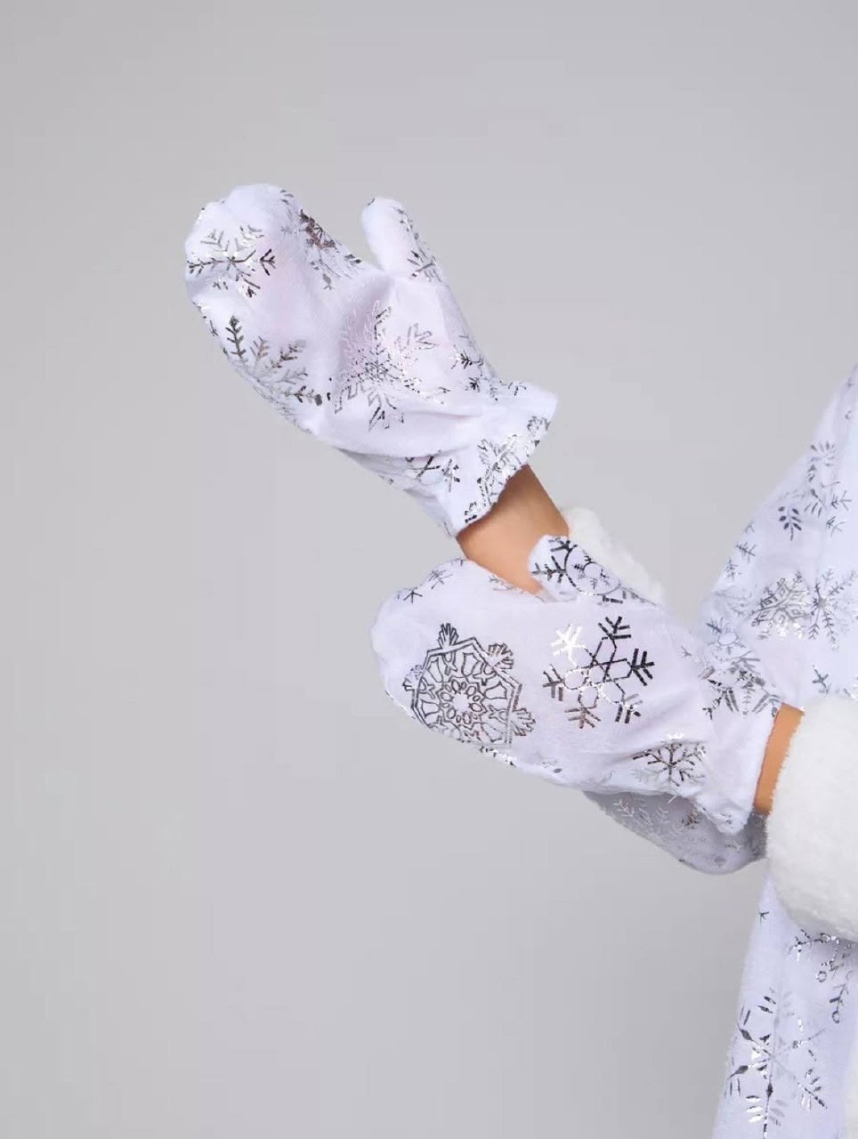 варежки снегурочки,карнавальные костюм снегурочка,костюм снегурочки белый,костюмы снегурочки,снегурочка костюм