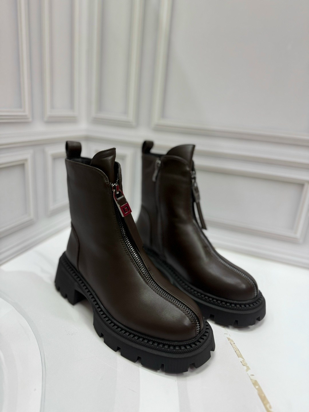 ,ботинки женские,женская ,ботинки с замком,ботинка