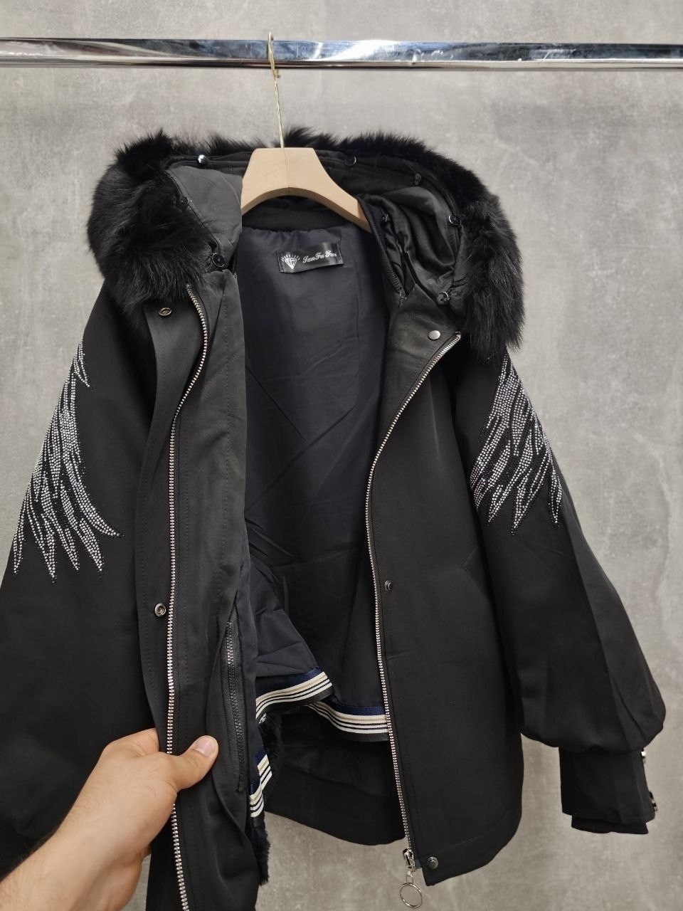 куртка зимняя с натуральным мехом,куртка с мехом,куртка женская,куртка зимняя,куртка с крыльями на спине