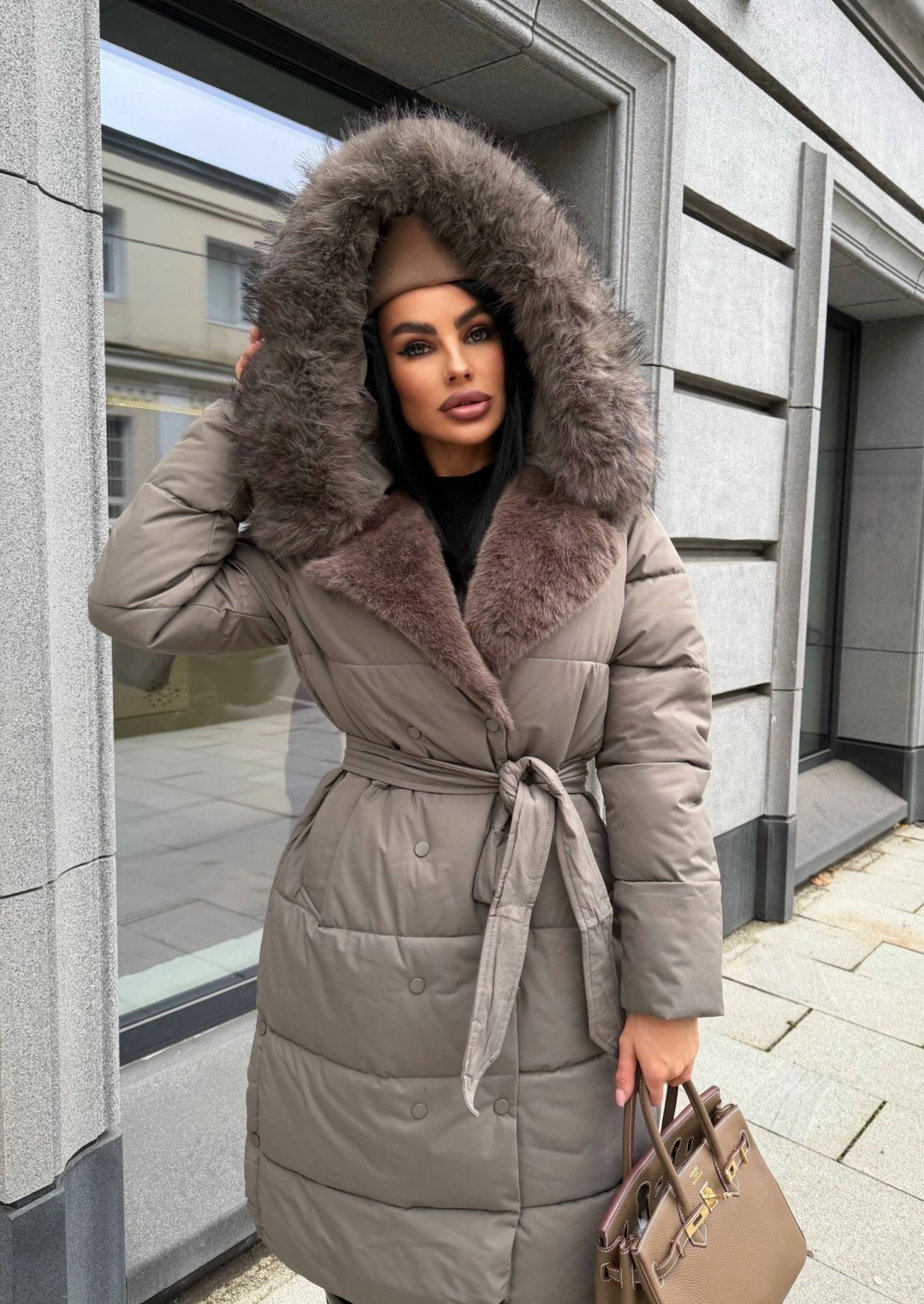 пуховик с мехом,черный пуховик,пуховики с натуральным мехом,пуховик женский зимний,пуховик удлиненный