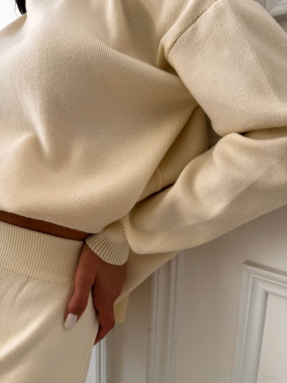 костюм белый,белый трикотажный костюм,трикотажные костюмы,костюмы брючные,кашемировый костюм