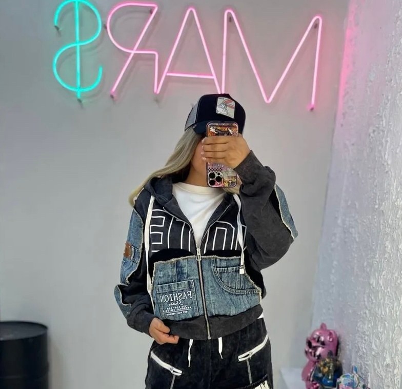 джинсовая куртка,стильная куртка,куртка модная,джинсовая женская куртка,джинсовая куртка с капюшоном