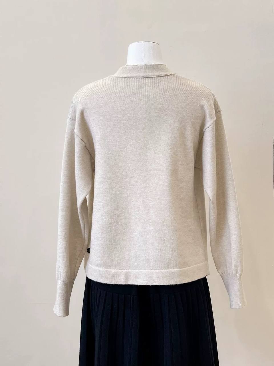 женский трикотажный свитер с v образным вырезом,свитер с v образным вырезом,женский трикотажный пуловер,трикотажный пуловер,джемпер с v образным вырезом