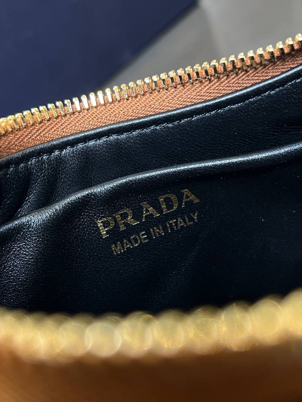 женская сумка prada,сумка prada,prada сумка на плечо,кожаная сумка через плечо prada arqué prada,сумка