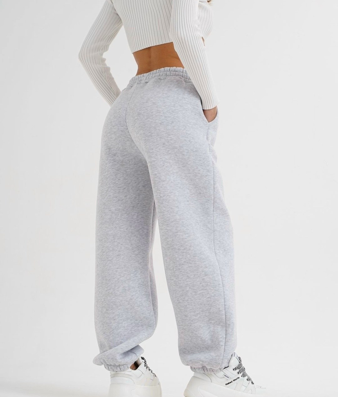 серые спортивные штаны,брюки спортивные,спортивные брюки широкие,спортивные штаны широкие,широкие джоггеры