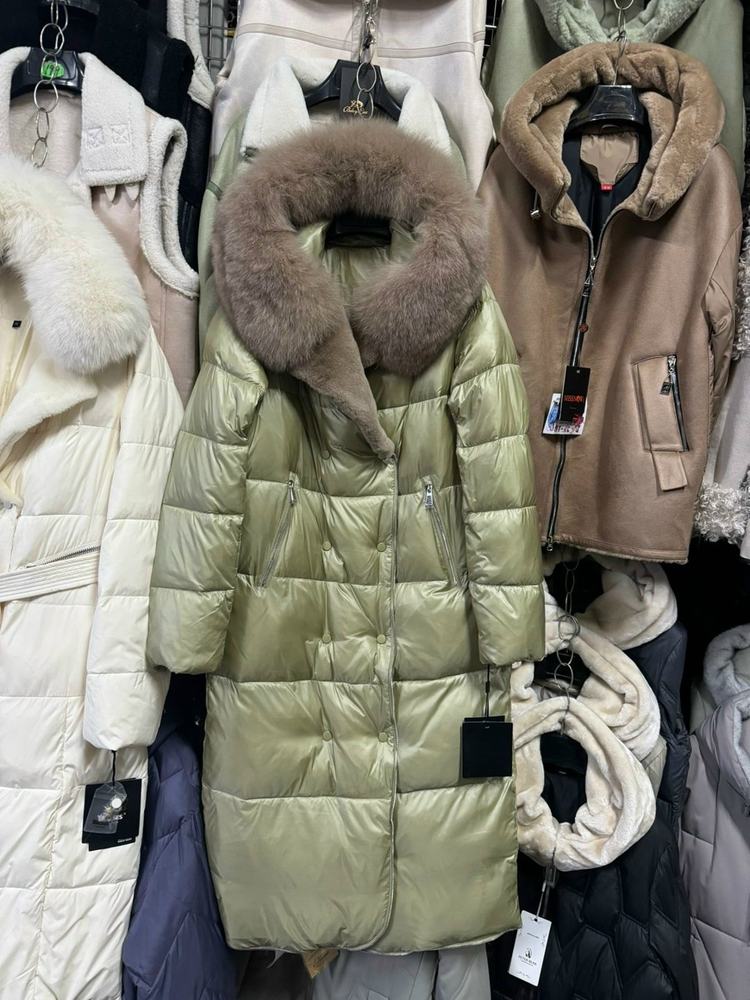 пуховики с натуральным мехом,длинные пуховики,пуховики с мехом,пуховик женский,зимние куртки