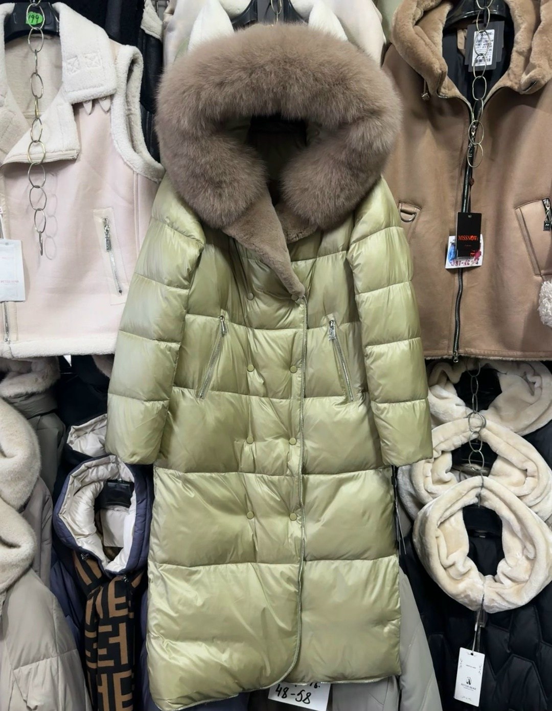 пуховики с натуральным мехом,длинные пуховики,пуховики с мехом,пуховик женский,зимние куртки