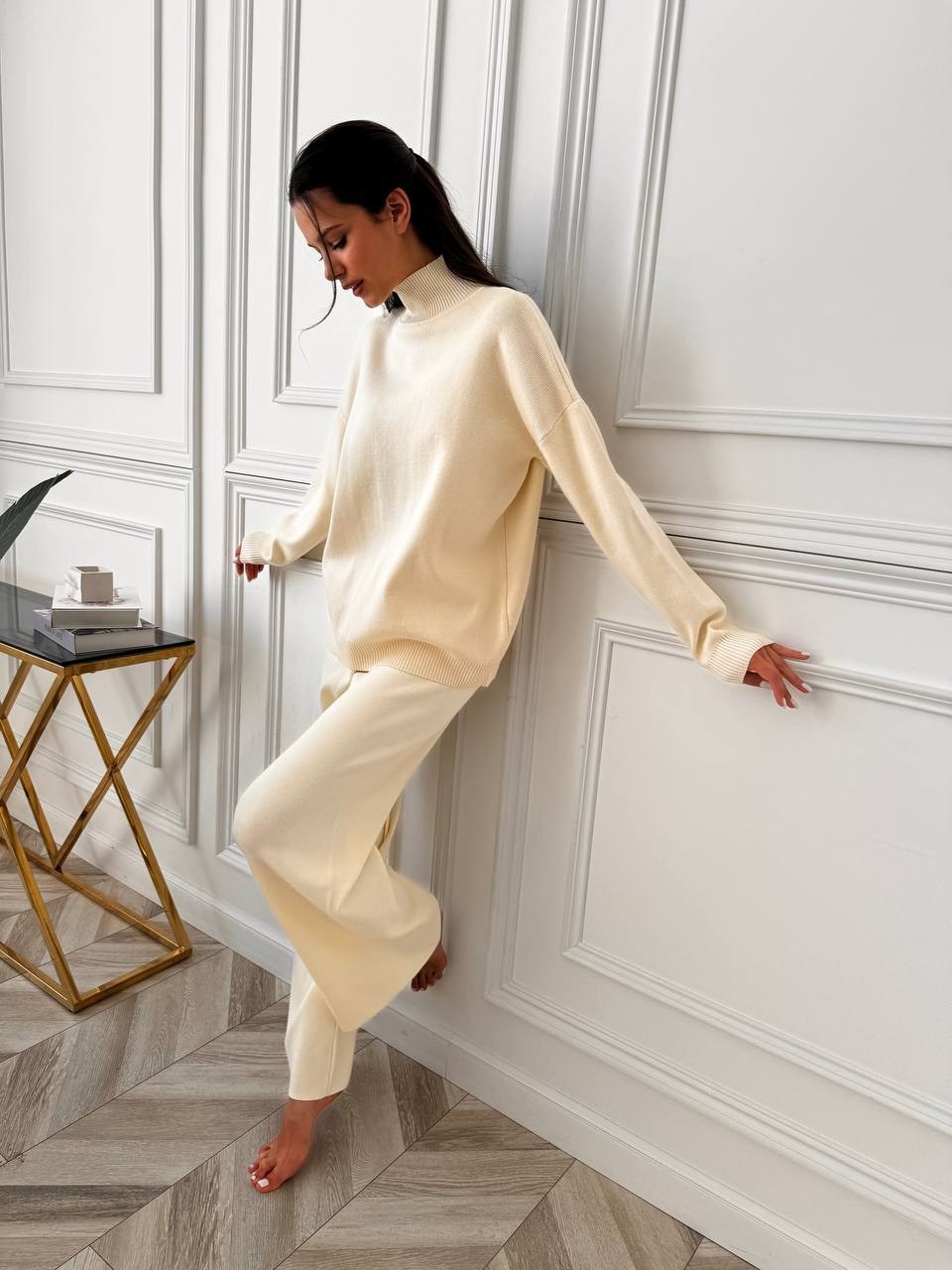 костюм белый,белый трикотажный костюм,трикотажные костюмы,костюмы брючные,кашемировый костюм