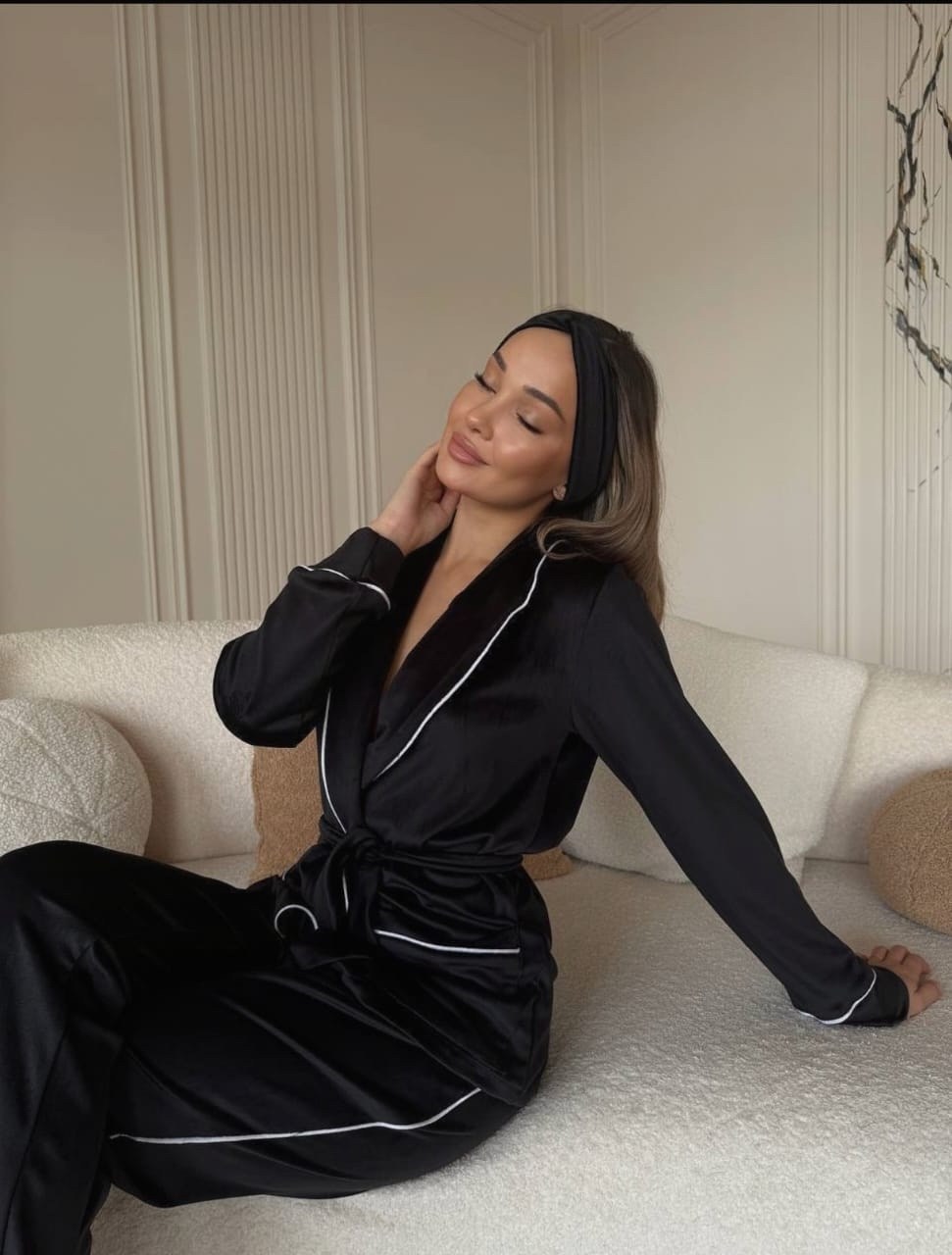 шелковый костюм в пижамном стиле,шелковый костюм в пижамном стиле белый,пижама шелковая домашний костюм,пижама костюм домашний,пижама костюм для дома