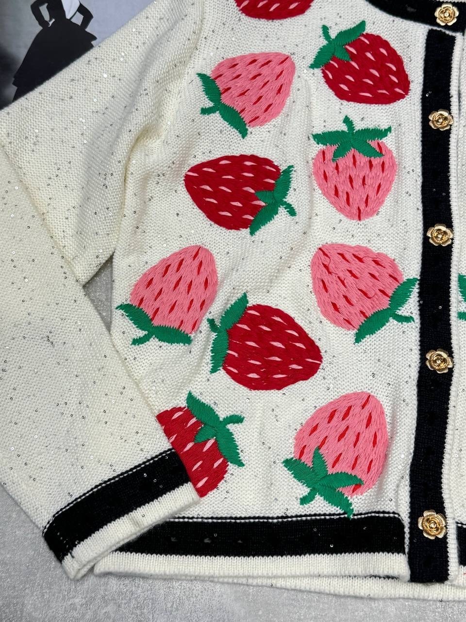 кардиган с клубникой,кофта вязаная,кардиган вязаное,кардиган кофта,свитеры модные