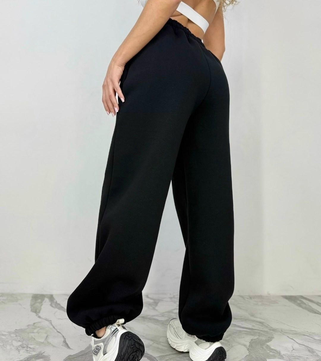 серые спортивные штаны,брюки спортивные,спортивные брюки широкие,спортивные штаны широкие,широкие джоггеры