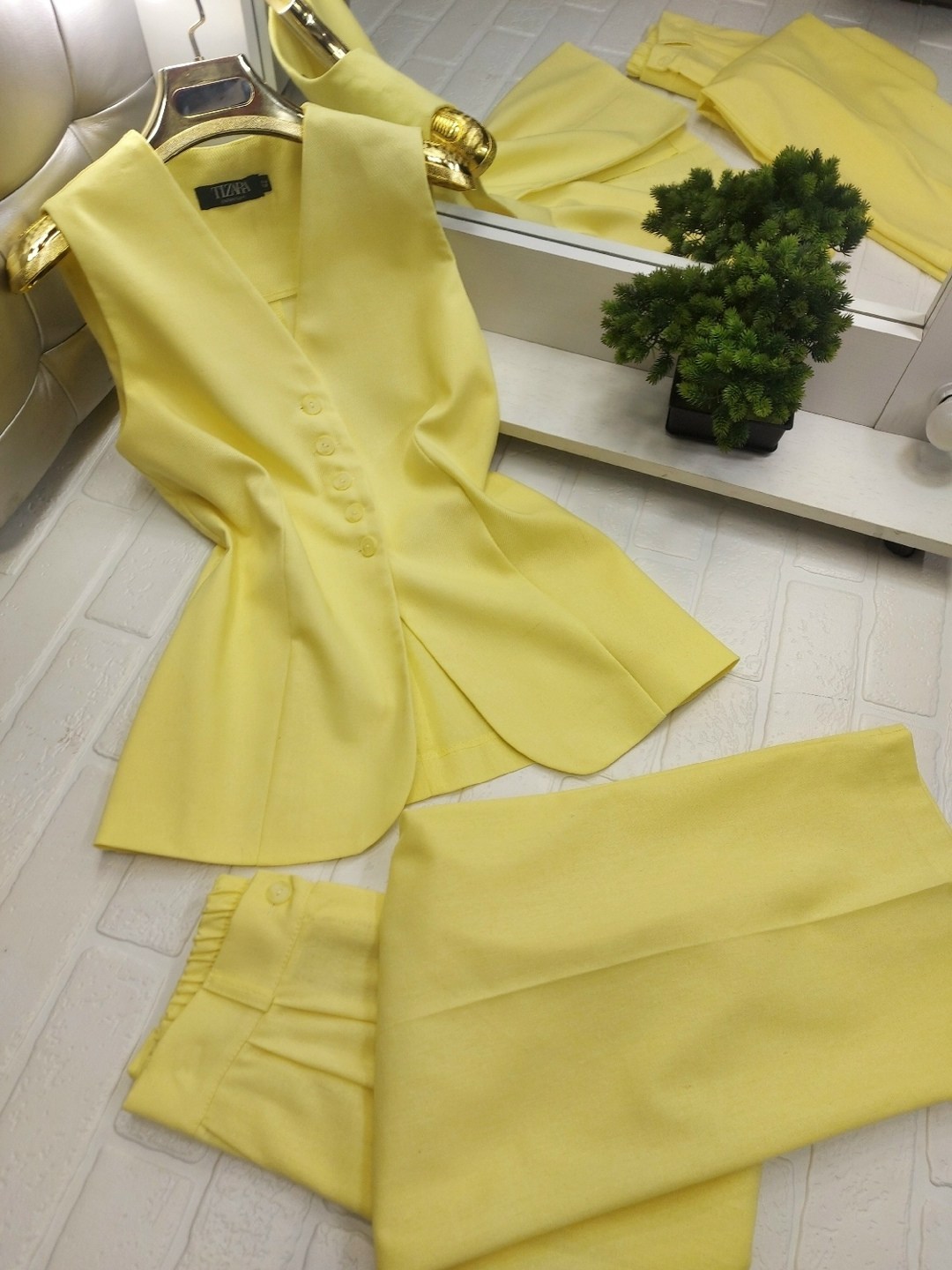 женские костюмы,костюм с брюками,брючный костюм фисташковый,брючный костюм с жилетом,брючные костюмы женские