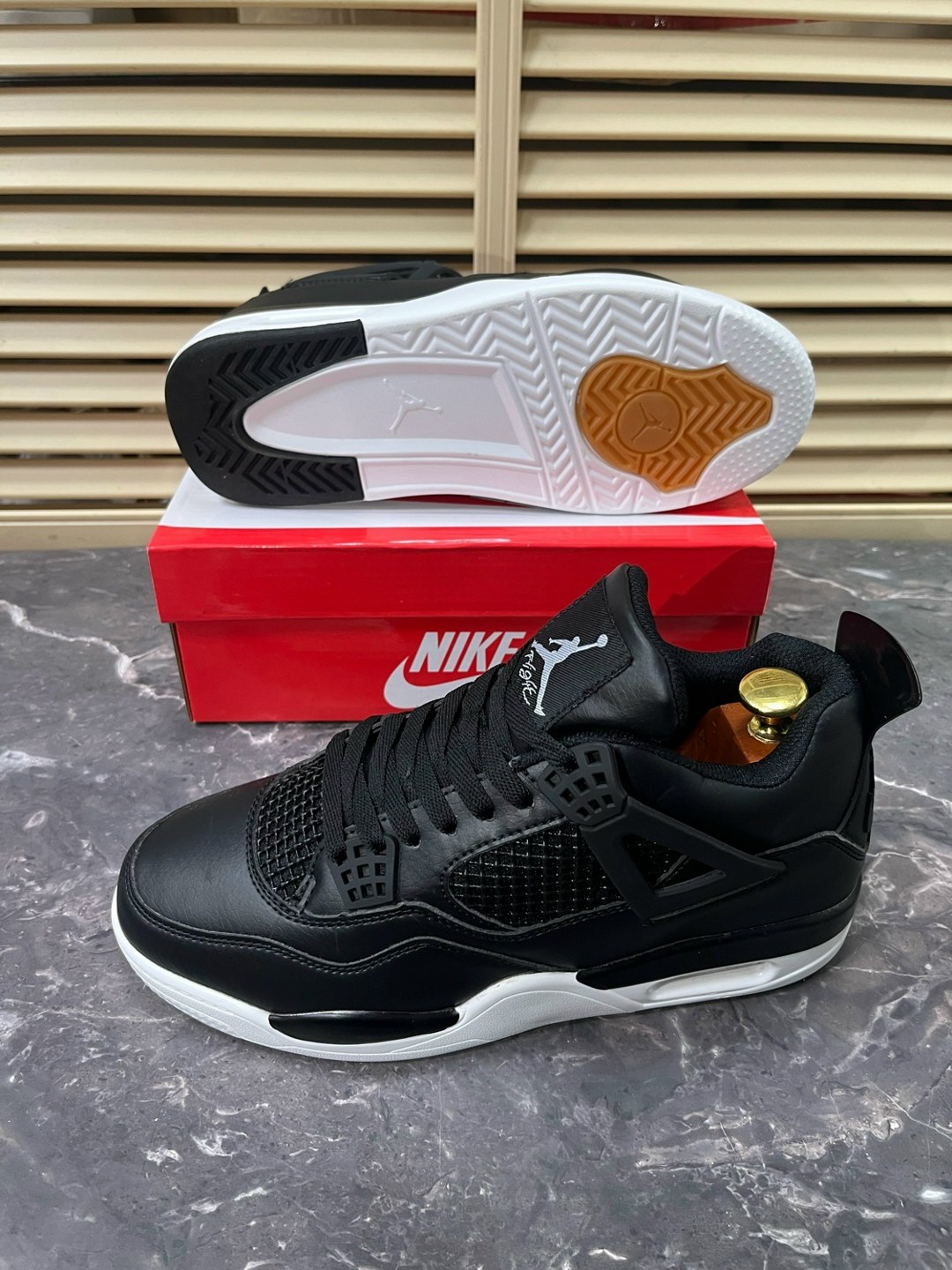 кроссовка мужской,кроссовки,черные кроссовки,кроссовки nike air jordan 4,кроссовки nike air jordan 4 retro